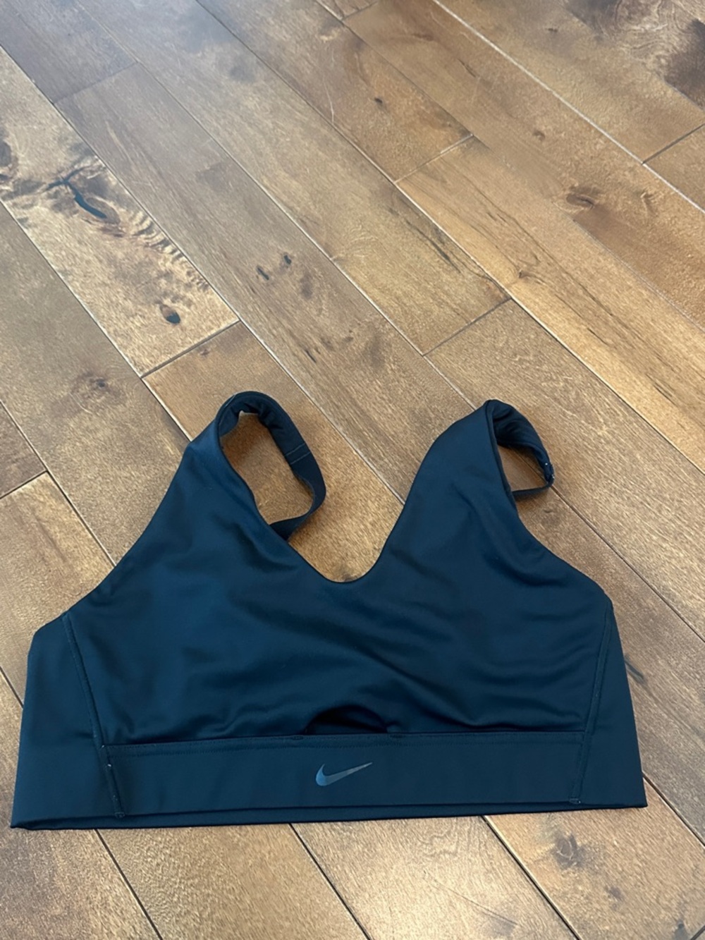 Nike Black Scoop-Neck Sports Bra with Subtle Logo